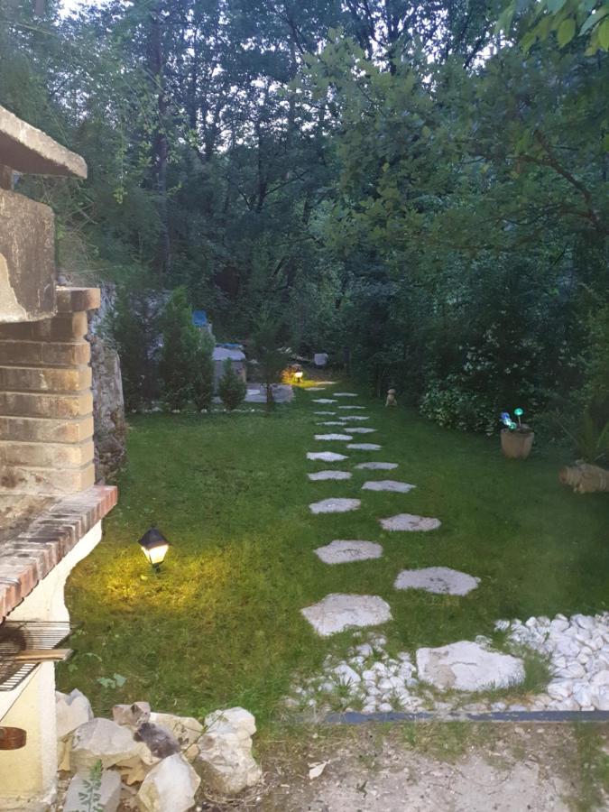 Chalet Type Studio De Charme Avec Jacuzzi Hostal Touet-de-l'Escarene Exterior foto